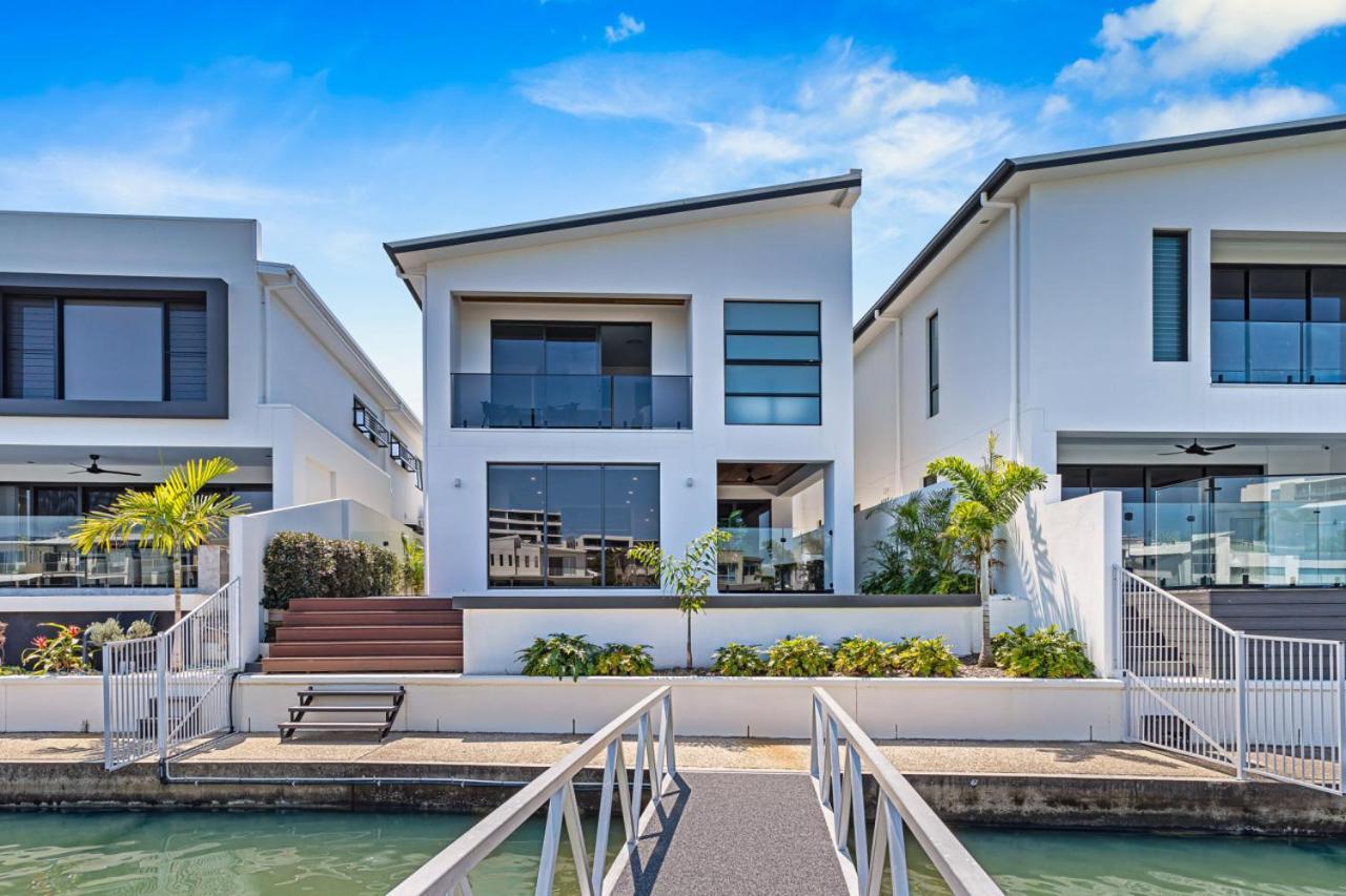 Absolute Waterfront Elegancy Holiday home
