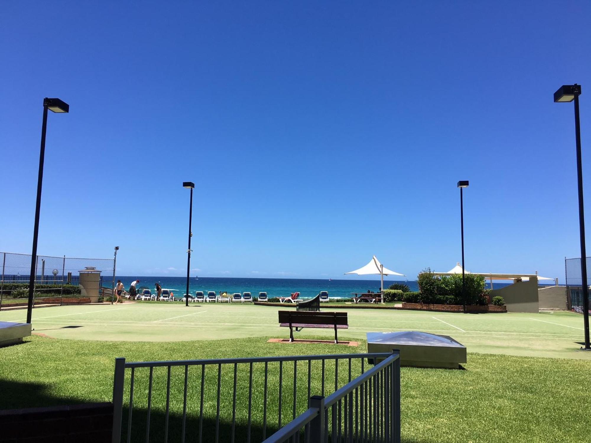 Breakers North Absolute Beachfront - Official Aparthotel