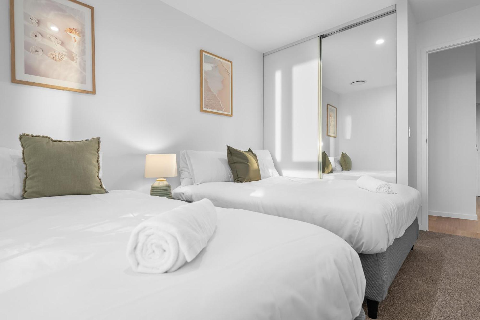 The Riviera - Brand New Surfers Paradise Riverview 2br With Parking Apartment
