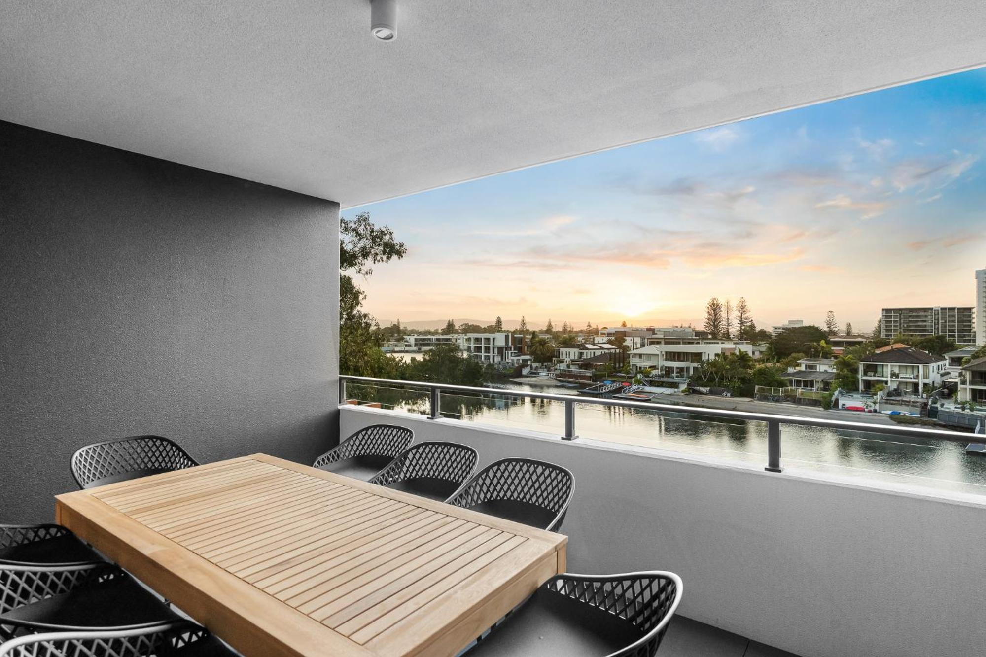 Apartment The Riviera - Brand New Surfers Paradise Riverview 2br With Parking Gold Coast