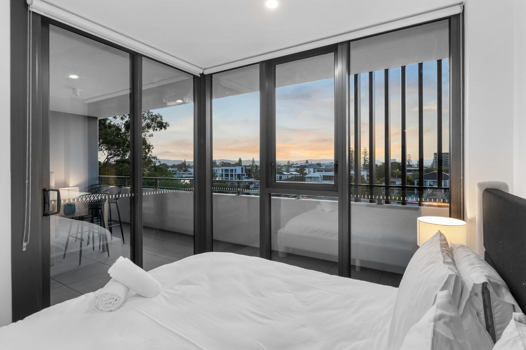 The Haven - Brand New Riverview 2br With Parking Pool Gym At Surfers Paradise Gold Coast