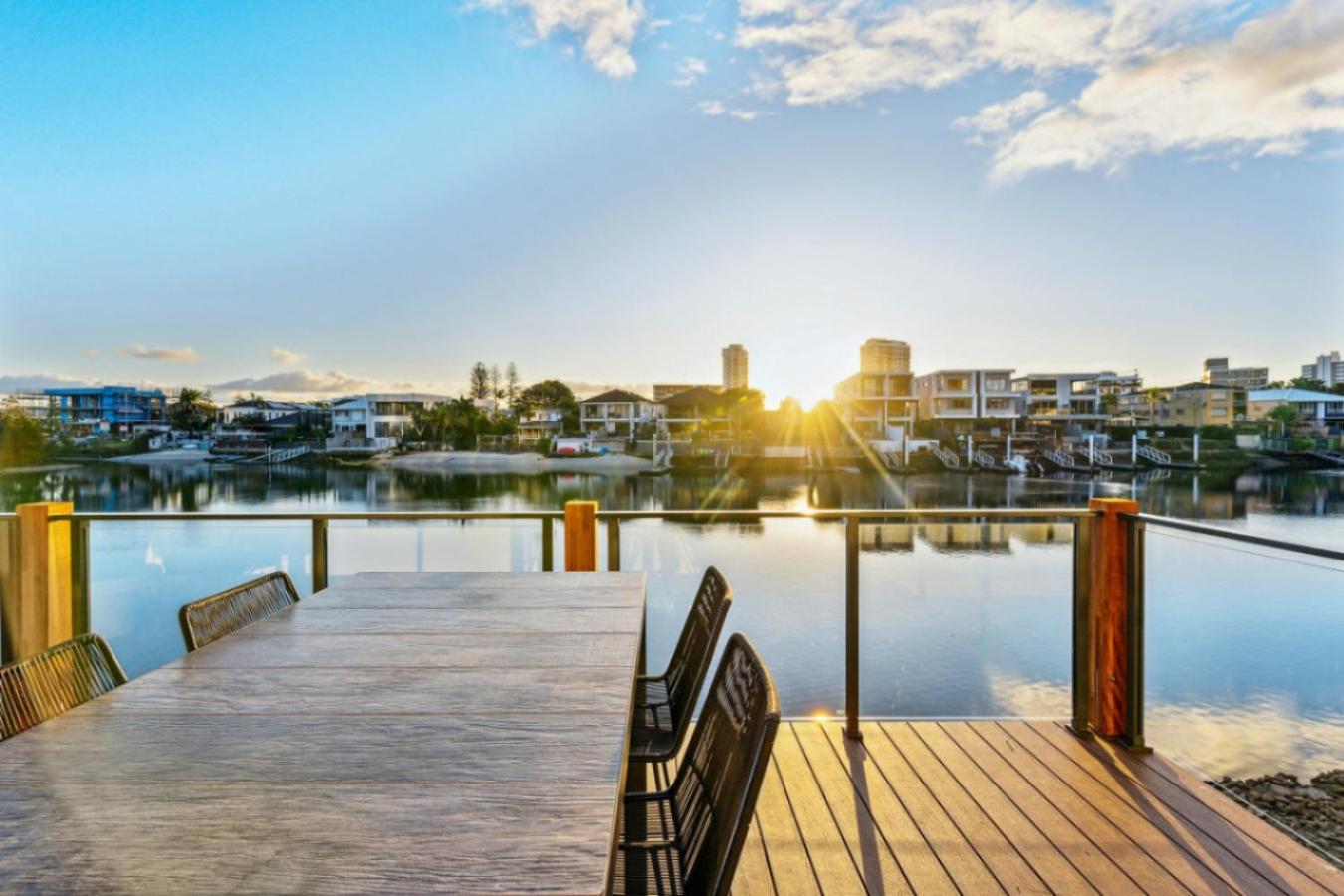 The Riviera - Brand New Surfers Paradise Riverview 2br With Parking