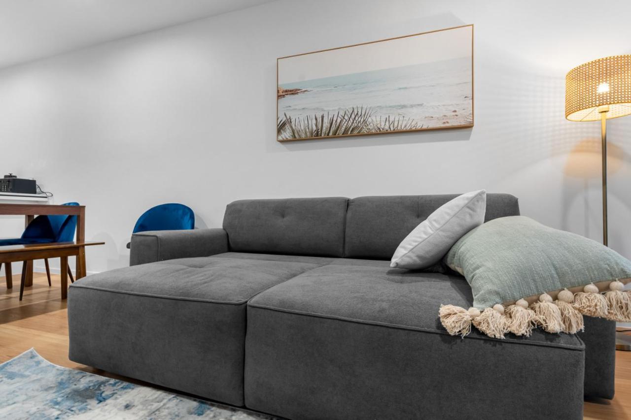 The Riviera - Brand New Surfers Paradise Riverview 2br With Parking *