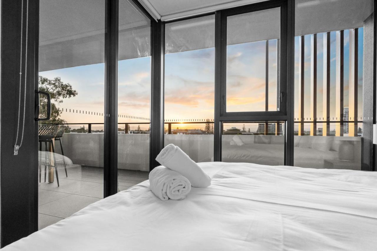 The Riviera - Brand New Surfers Paradise Riverview 2br With Parking Apartment