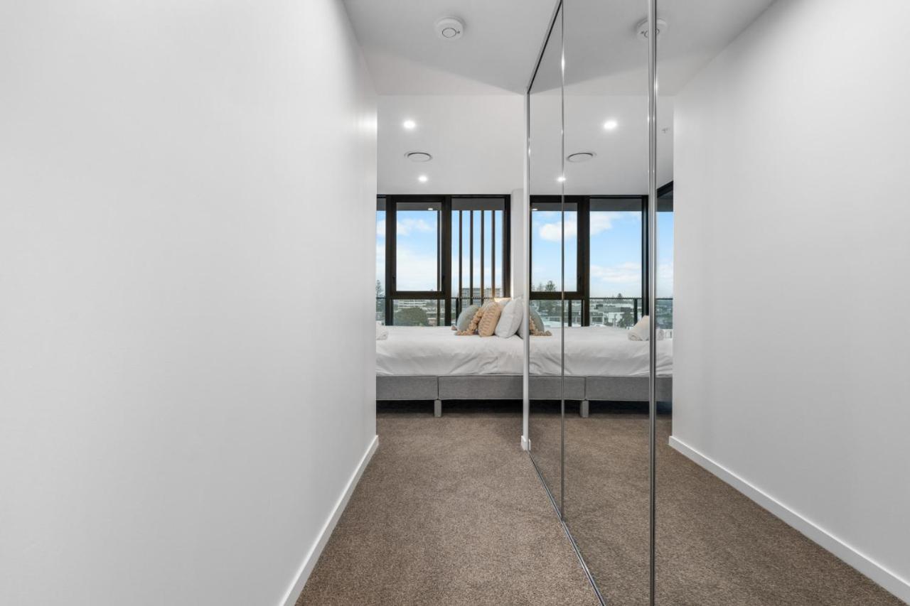 Apartment The Haven - Brand New Riverview 2br With Parking Pool Gym At Surfers Paradise