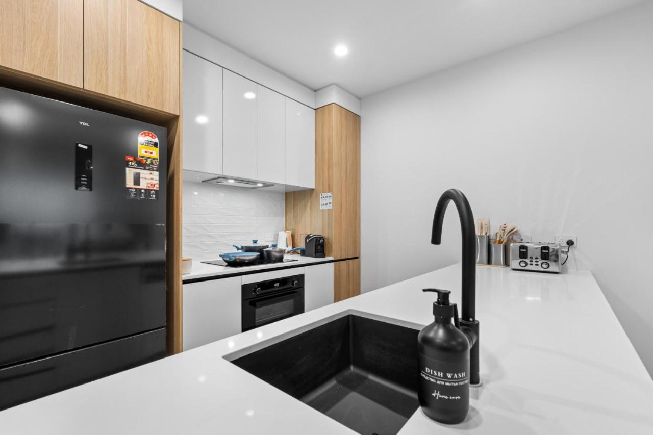 Apartment The Haven - Brand New Riverview 2br With Parking Pool Gym At Surfers Paradise