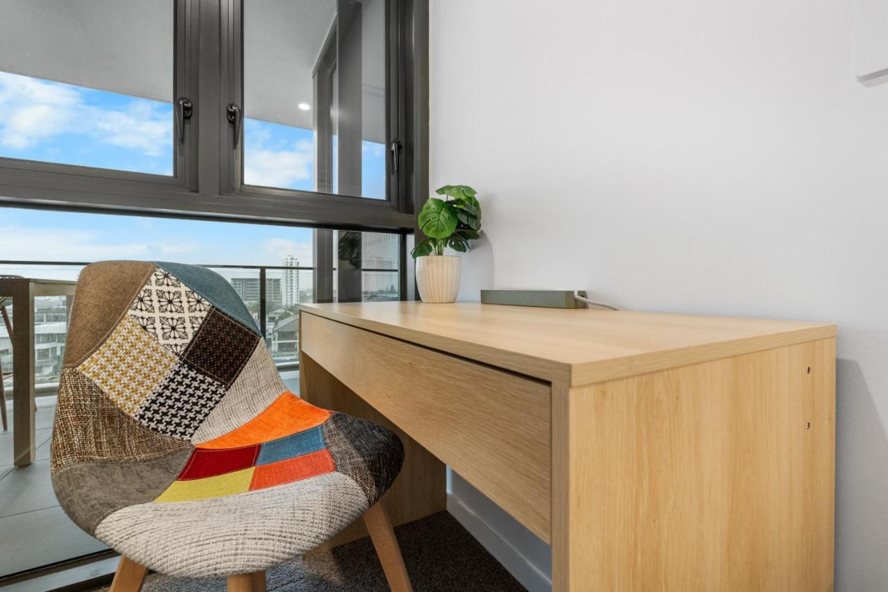 The Haven - Brand New Riverview 2br With Parking Pool Gym At Surfers Paradise *