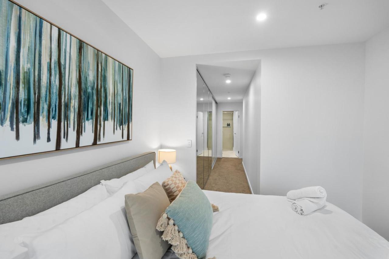 Apartment The Haven - Brand New Riverview 2br With Parking Pool Gym At Surfers Paradise