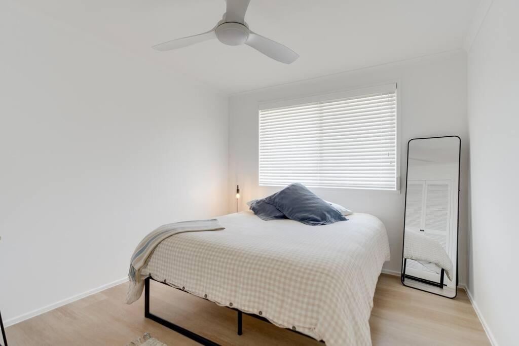 Coastal Getaway 2-br Retreat In Palm