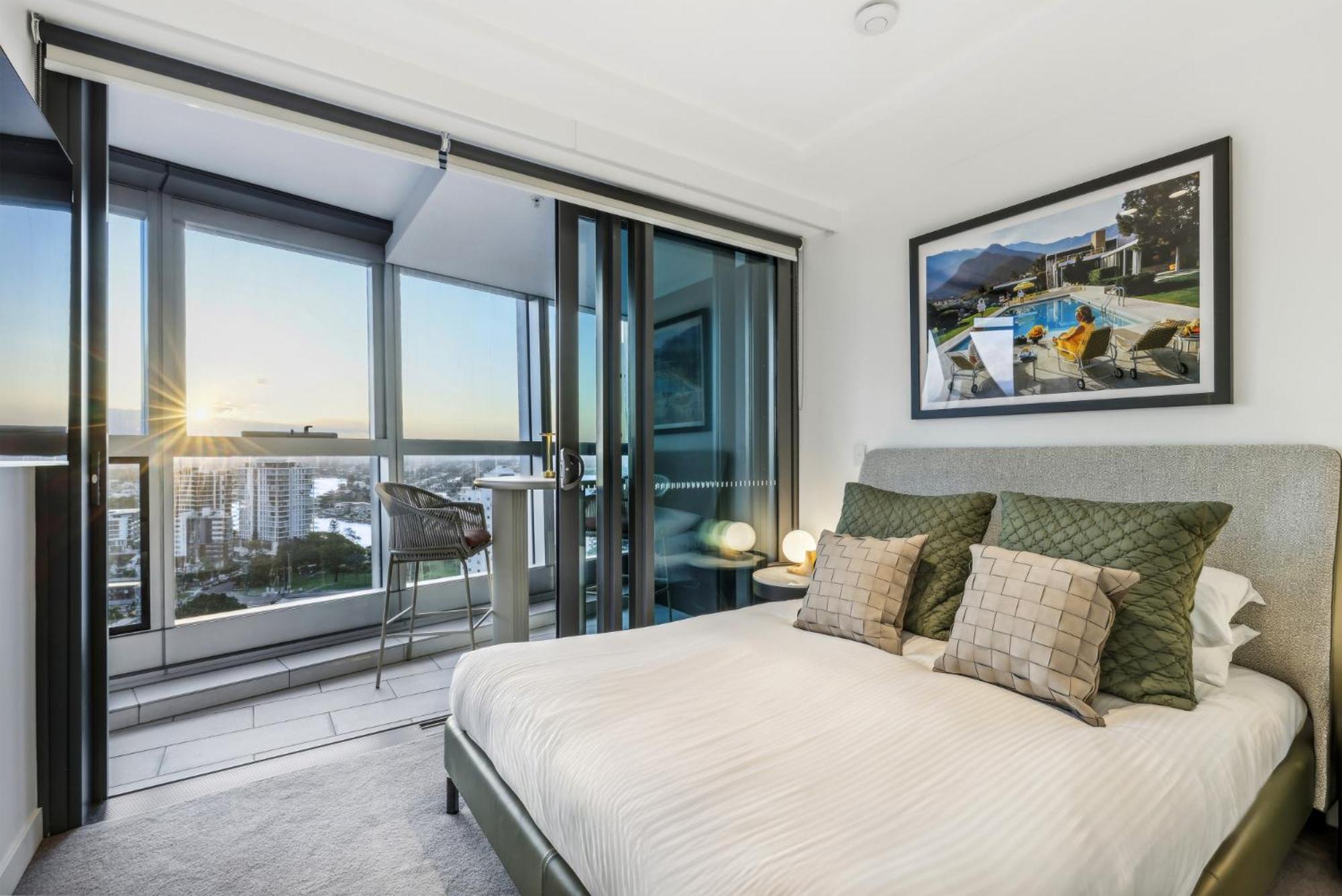 Beachside Water View 2-bed With Gym Pool & Sauna *