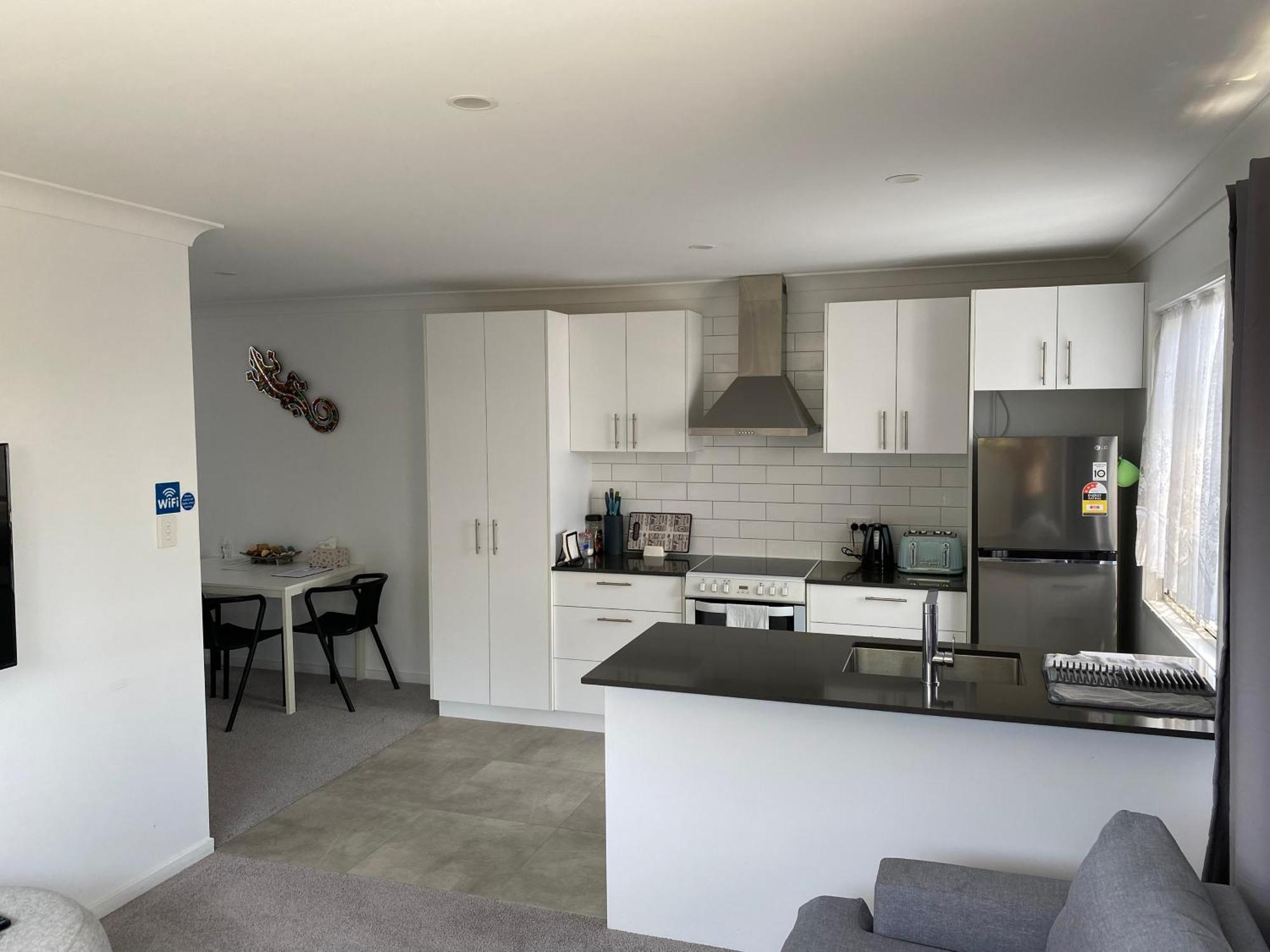 2bd Family Or Couple Upstairs Near Turf Club, Hota In Bundall Gold Coast