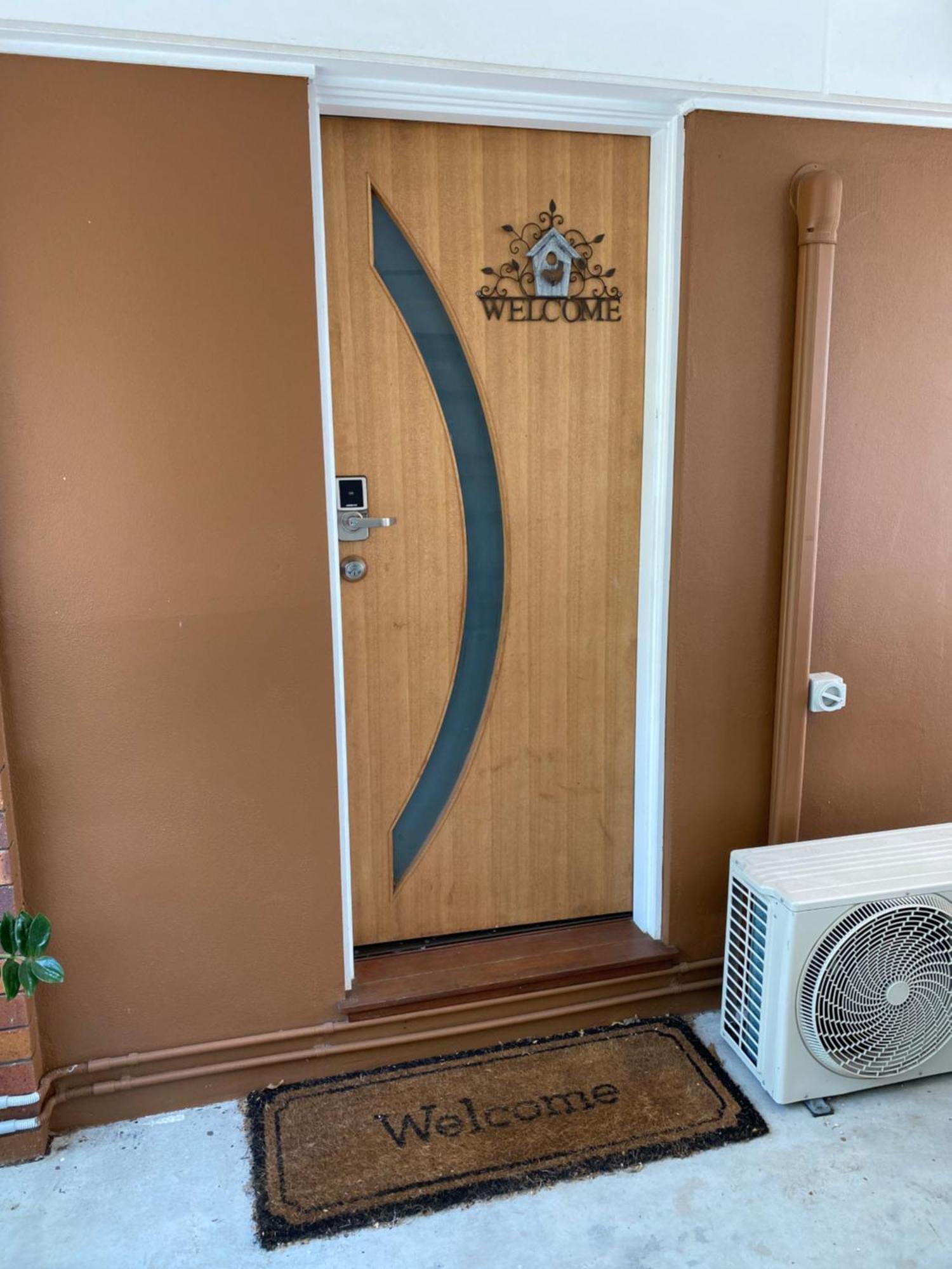 Guest house 2bd Family Or Couple Upstairs Near Turf Club, Hota In Bundall