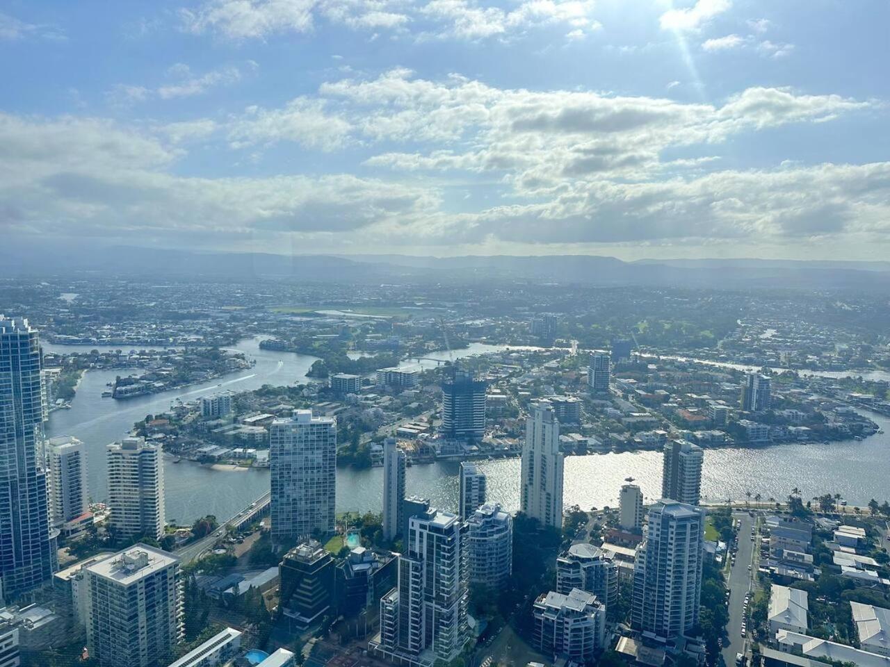 Clear Water Serenade Lv 50 Skyhome At Ocean Meriton Apartment