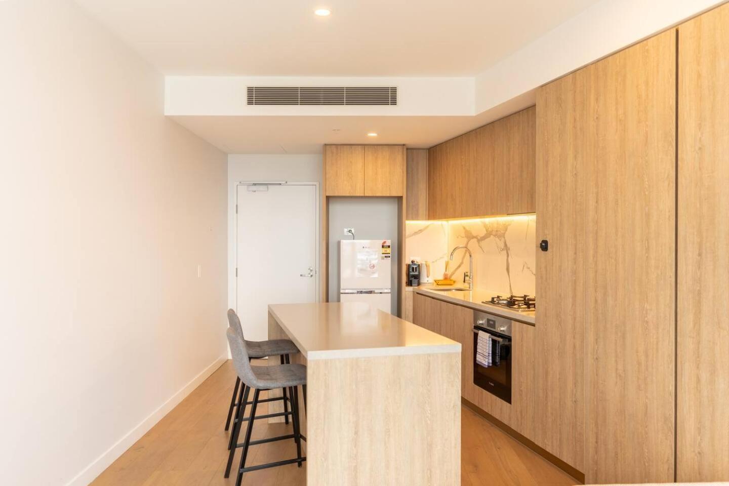 Serene Hinterland Views From The Star - One Bedroom Luxe On The Star