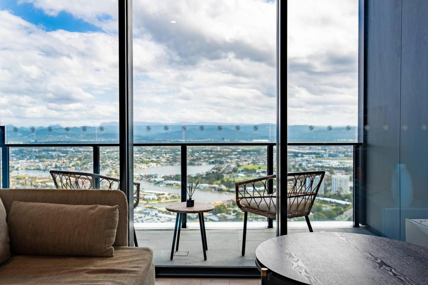 Serene Hinterland Views From The Star - One Bedroom Luxe On The Star Apartment