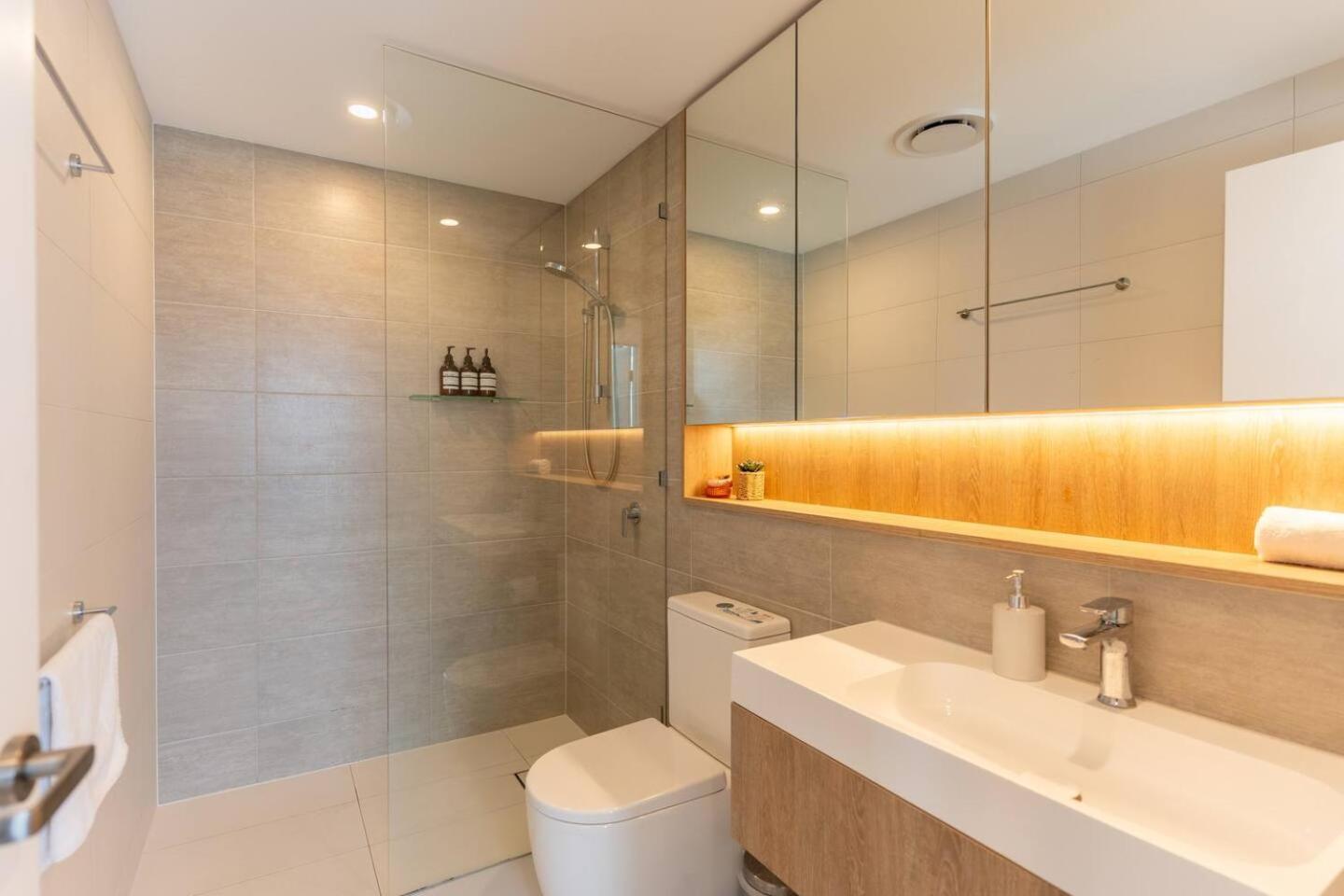 Serene Hinterland Views From The Star - One Bedroom Luxe On The Star *
