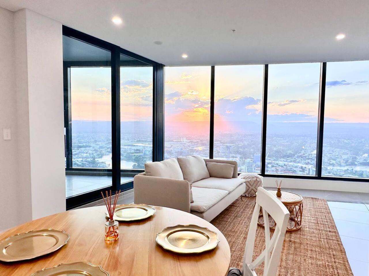 Clear Water Serenade Lv 50 Skyhome At Ocean Meriton Gold Coast