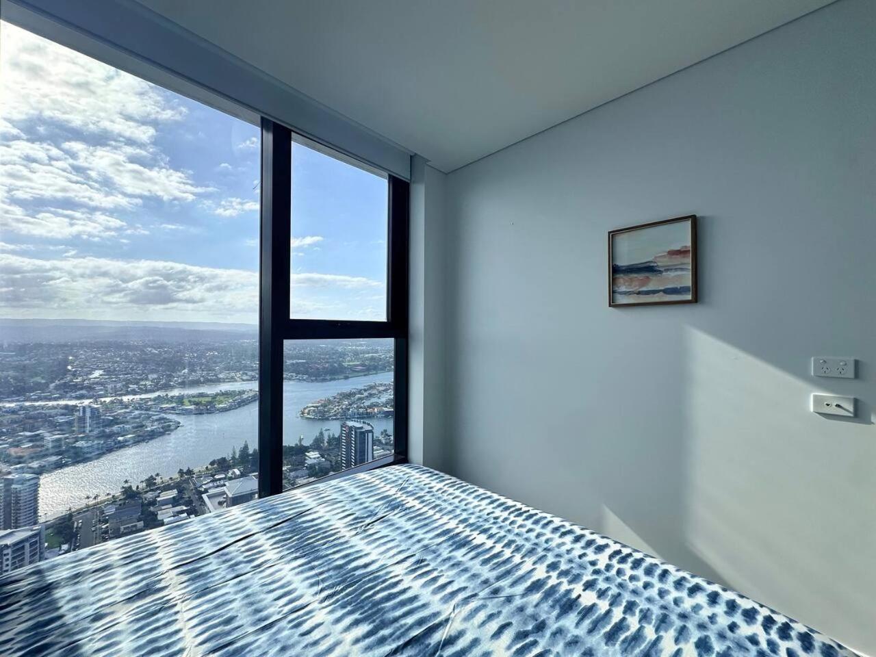Clear Water Serenade Lv 50 Skyhome At Ocean Meriton Apartment Gold Coast