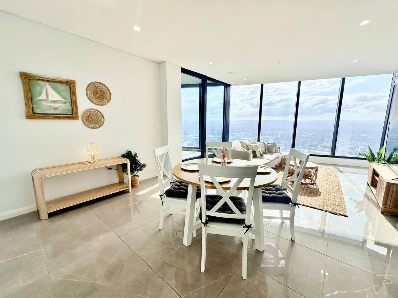 Clear Water Serenade Lv 50 Skyhome At Ocean Meriton * Gold Coast