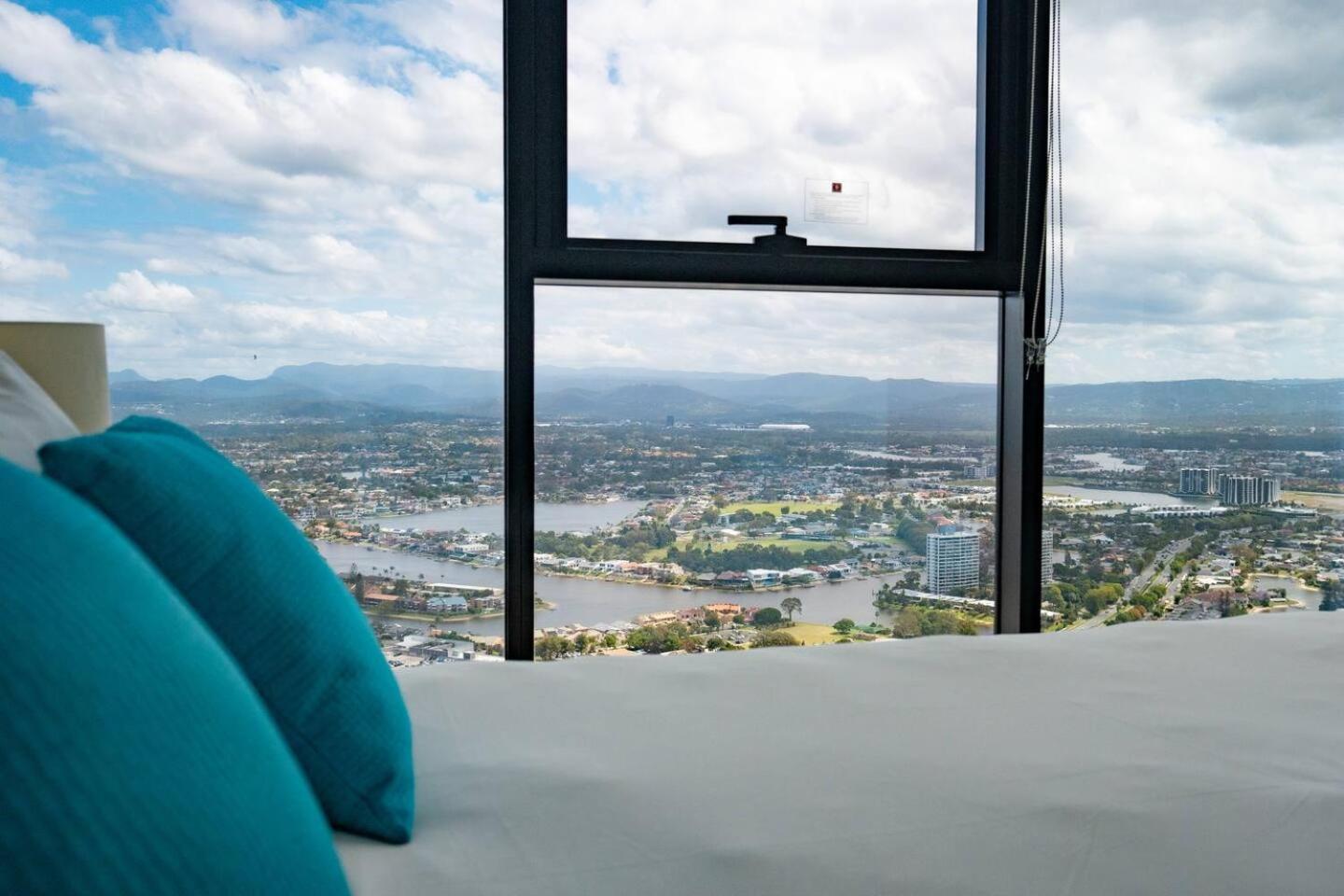 Apartment Serene Hinterland Views From The Star - One Bedroom Luxe On The Star