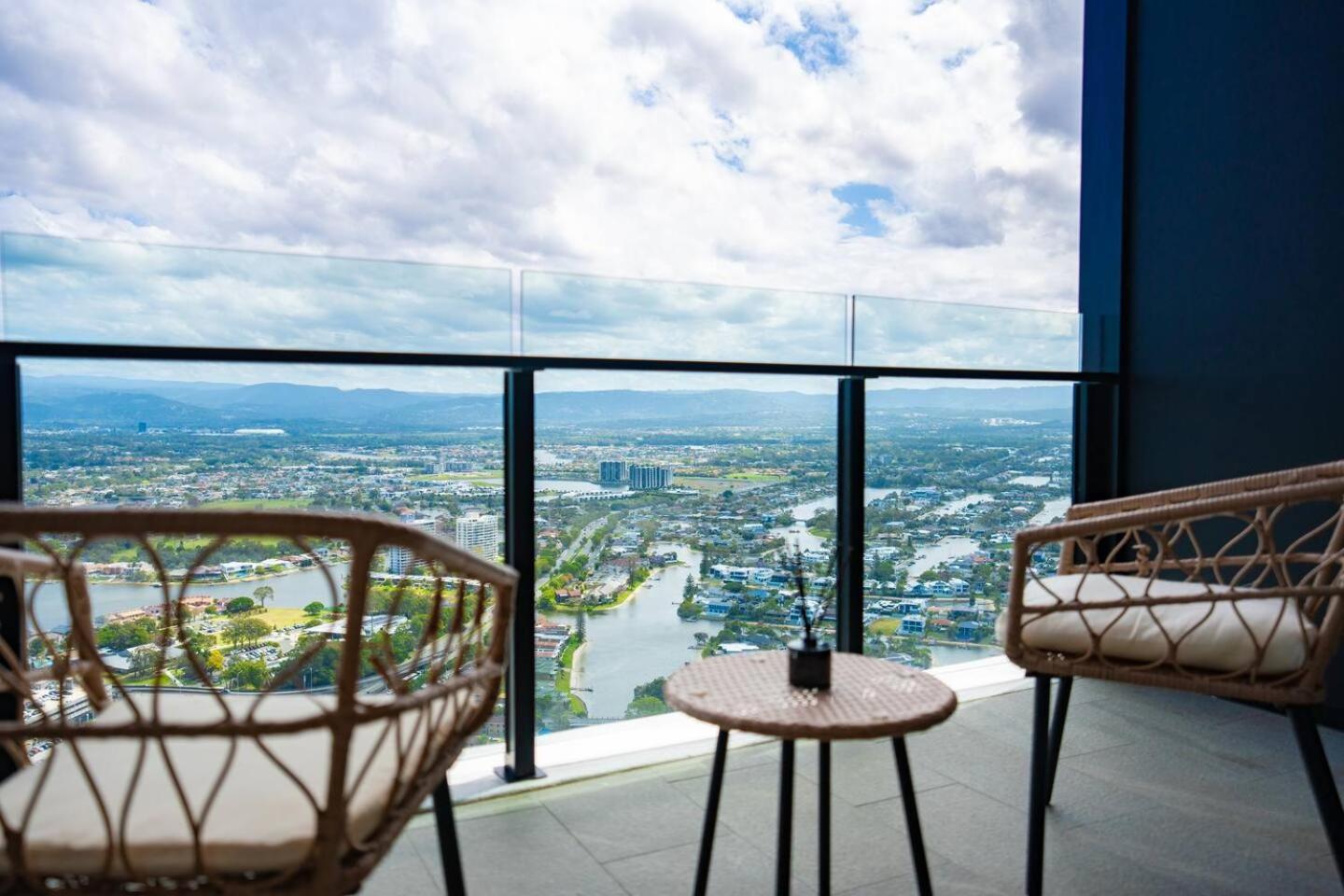 Serene Hinterland Views From The Star - One Bedroom Luxe On The Star Apartment *