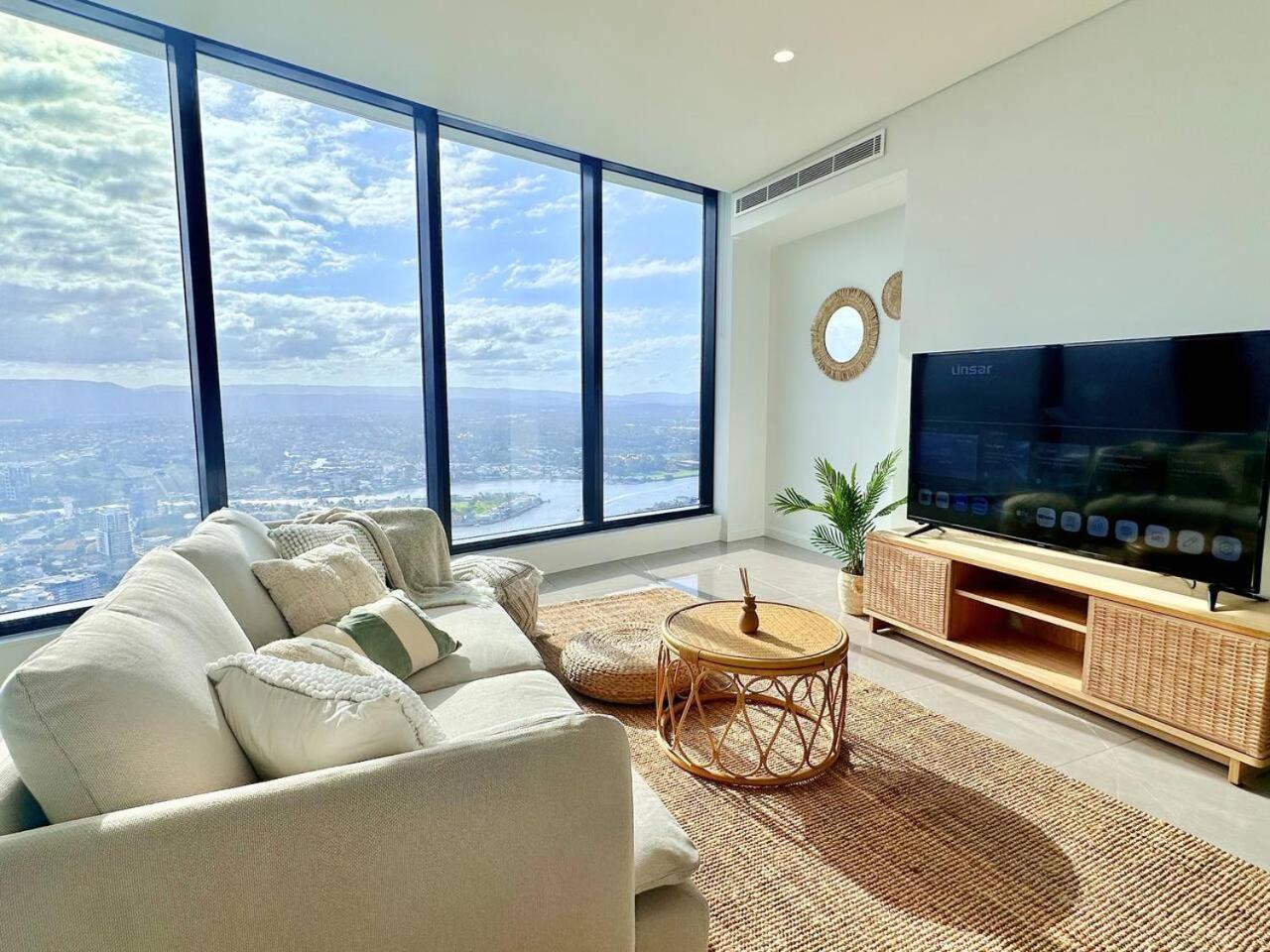 Clear Water Serenade Lv 50 Skyhome At Ocean Meriton Apartment Gold Coast