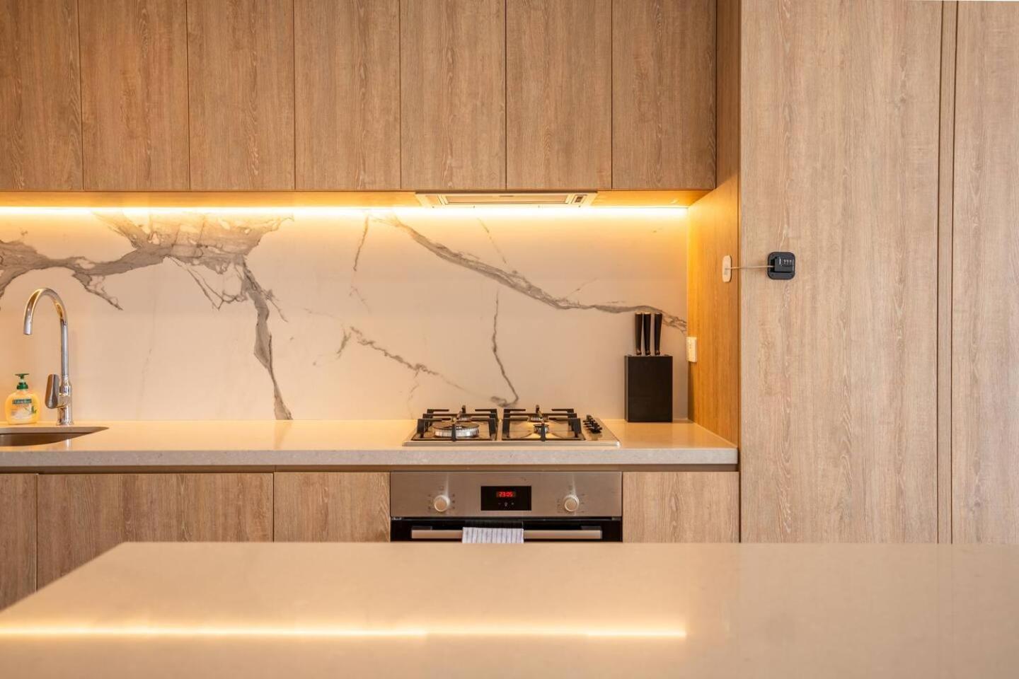 Serene Hinterland Views From The Star - One Bedroom Luxe On The Star *