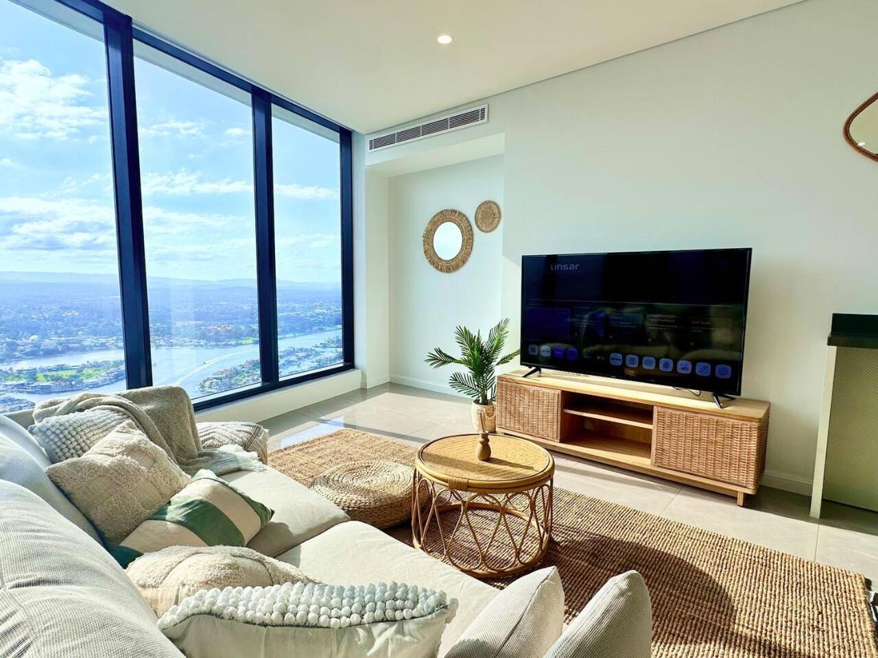 Clear Water Serenade Lv 50 Skyhome At Ocean Meriton Apartment