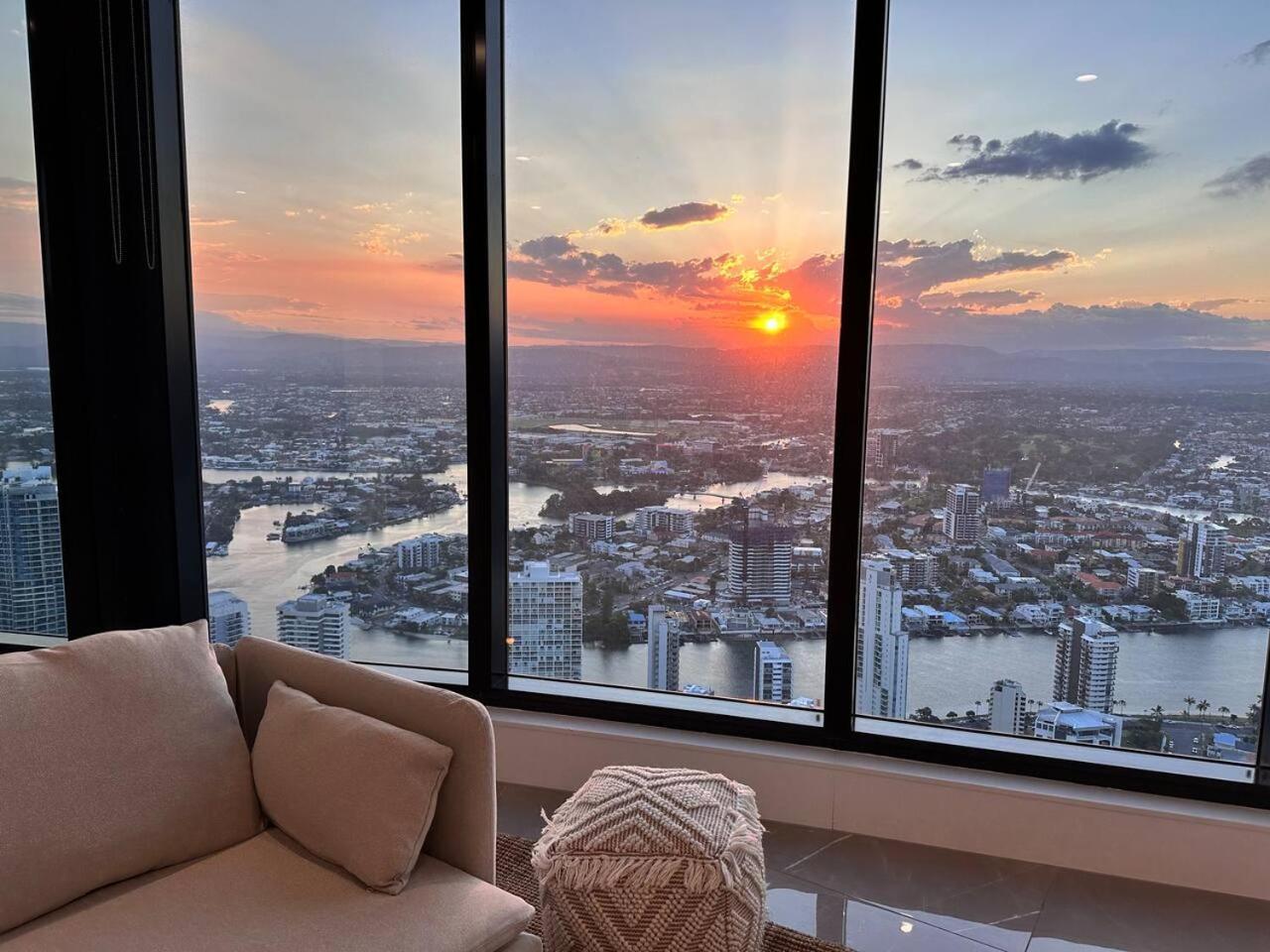 Clear Water Serenade Lv 50 Skyhome At Ocean Meriton Apartment *