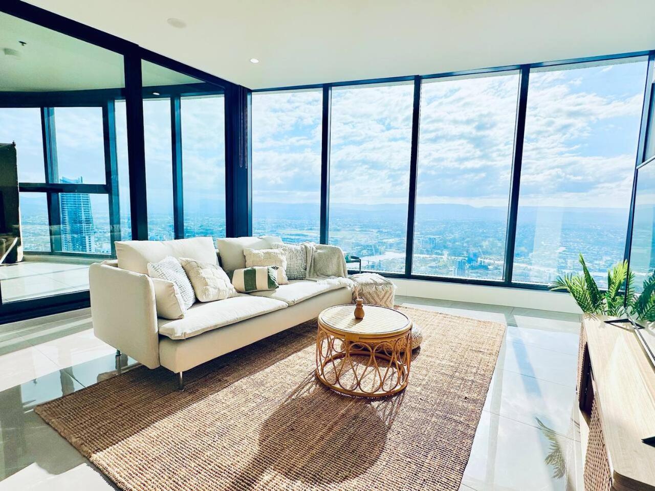 Clear Water Serenade Lv 50 Skyhome At Ocean Meriton *
