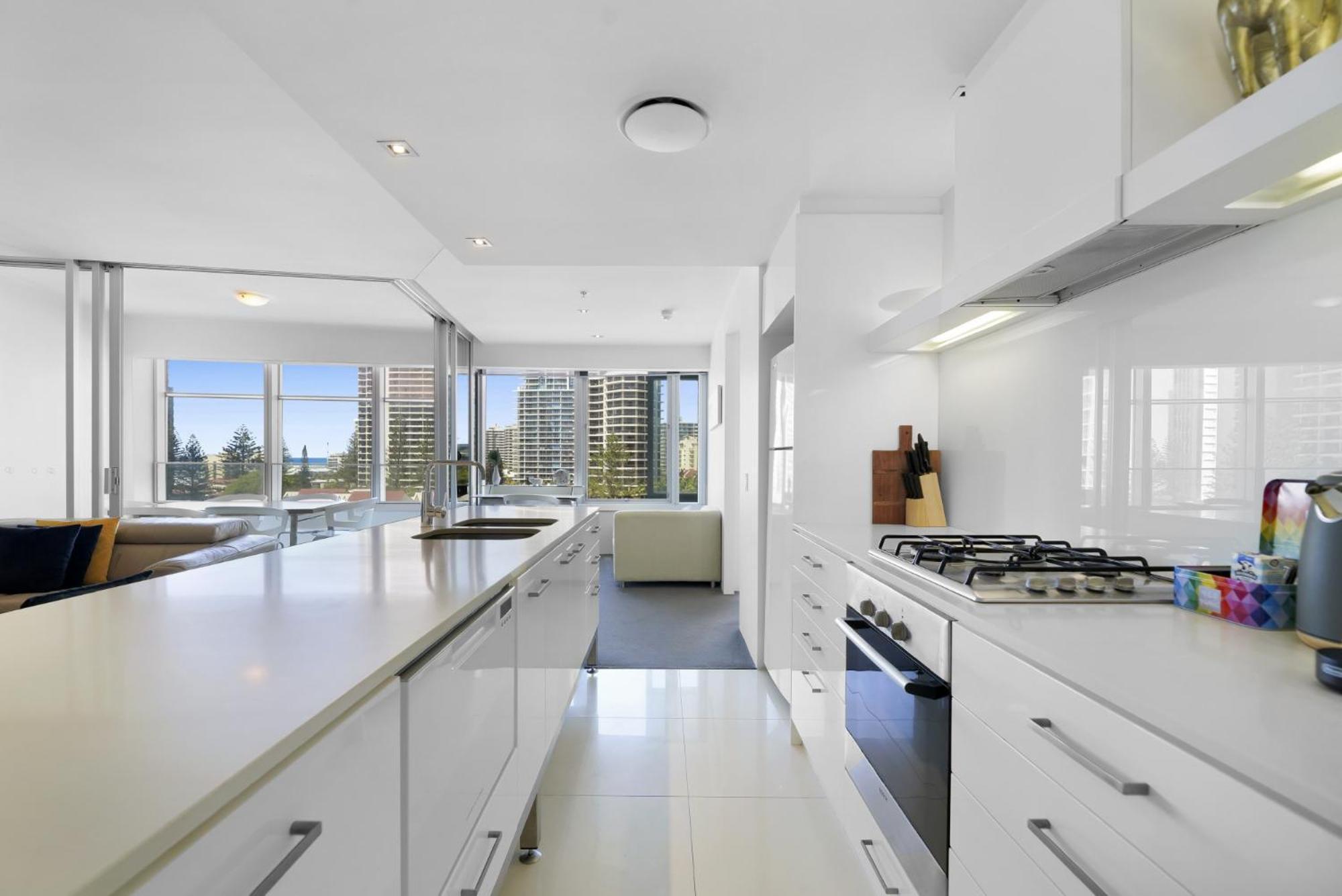 Scenic 2-bed With Pool, Gym & Secure Parking Apartment *