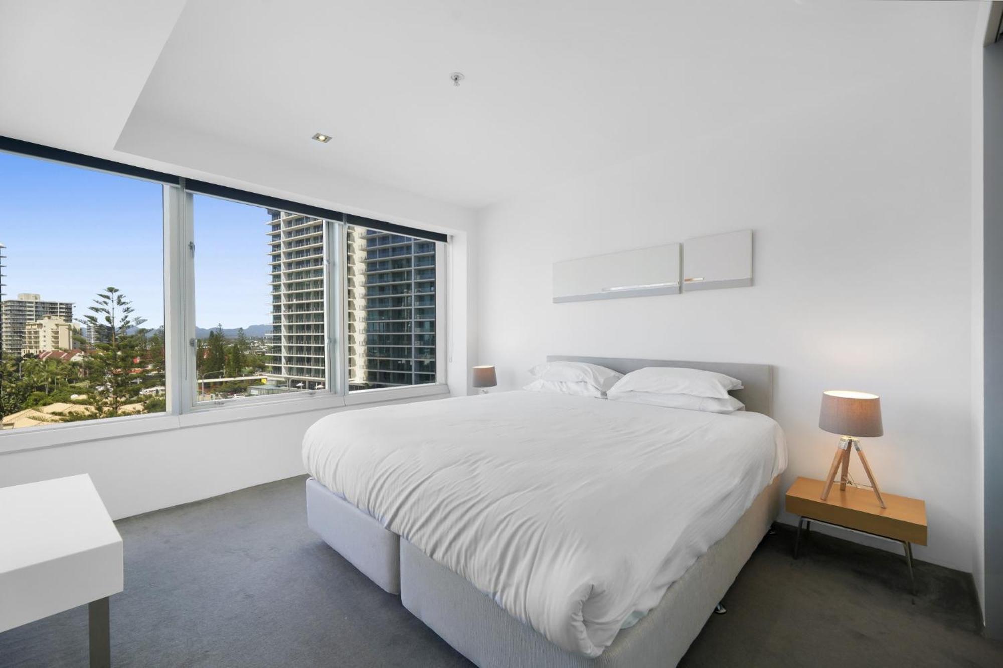 Scenic 2-bed With Pool, Gym & Secure Parking * Gold Coast