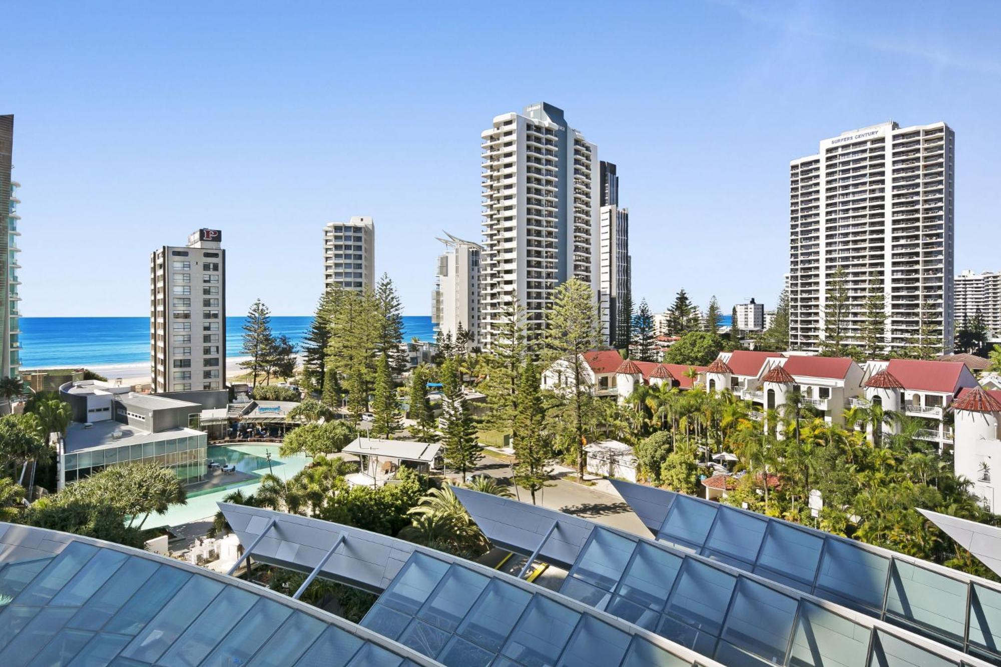 Scenic 2-bed With Pool, Gym & Secure Parking Gold Coast
