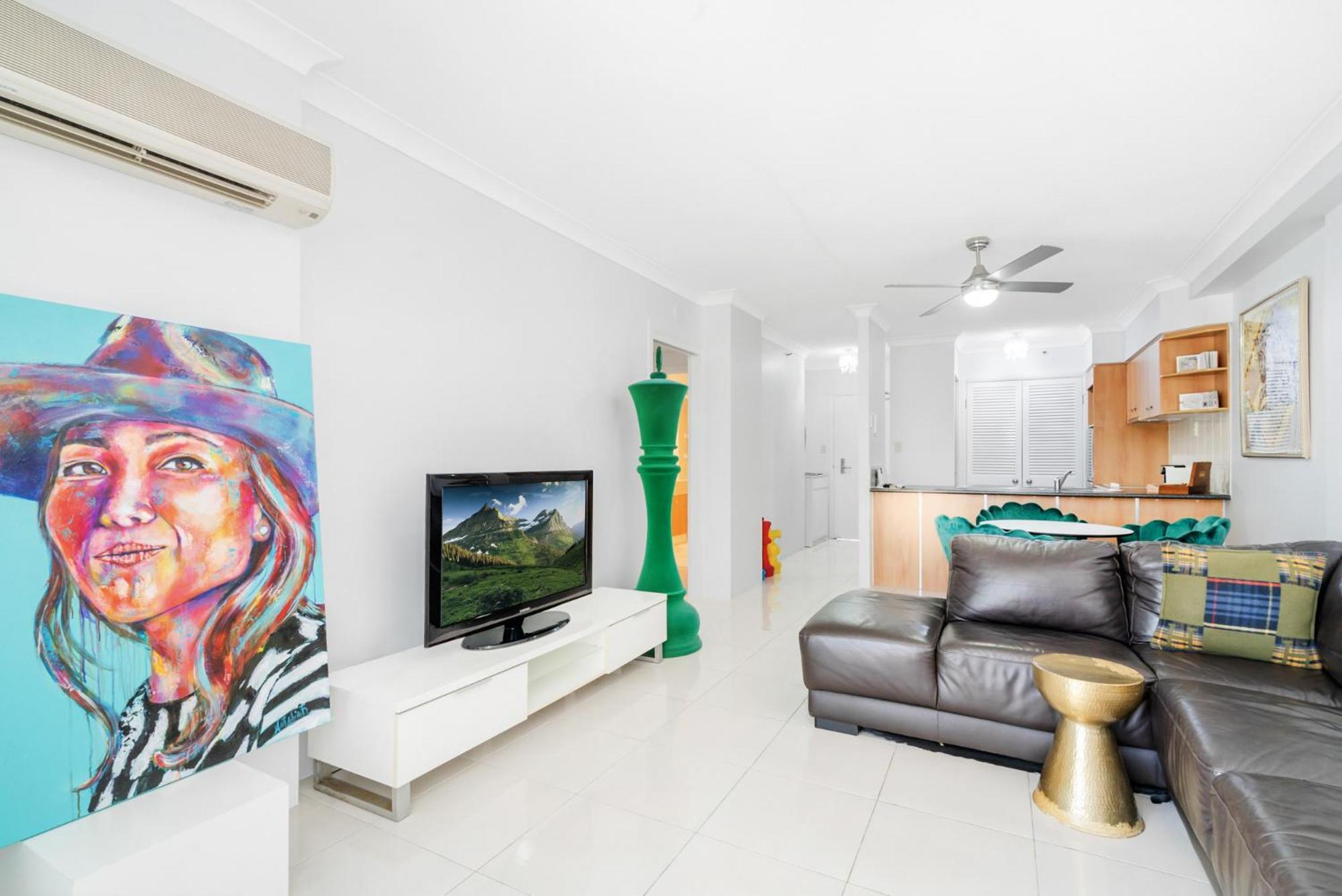 Broadbeach 1-bed With Pools, Gym & Secure Parking Apartment