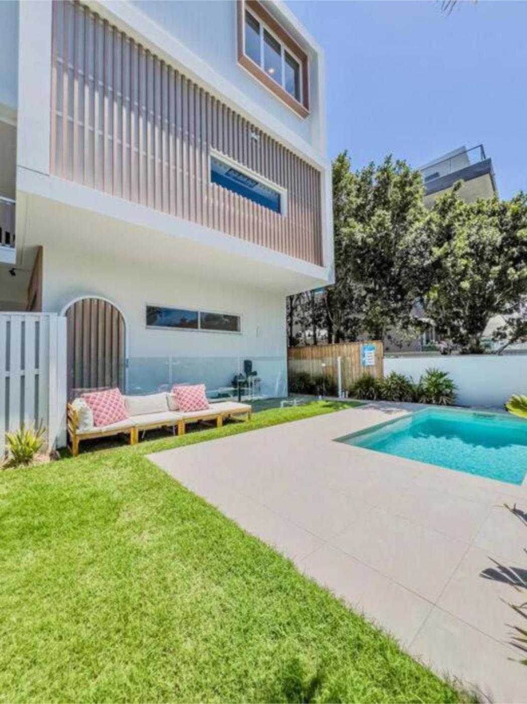 Brand New Large Luxury Apartment *