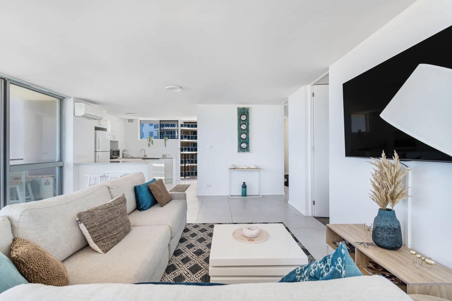 Surfers Paradise Beachfront Apartment *
