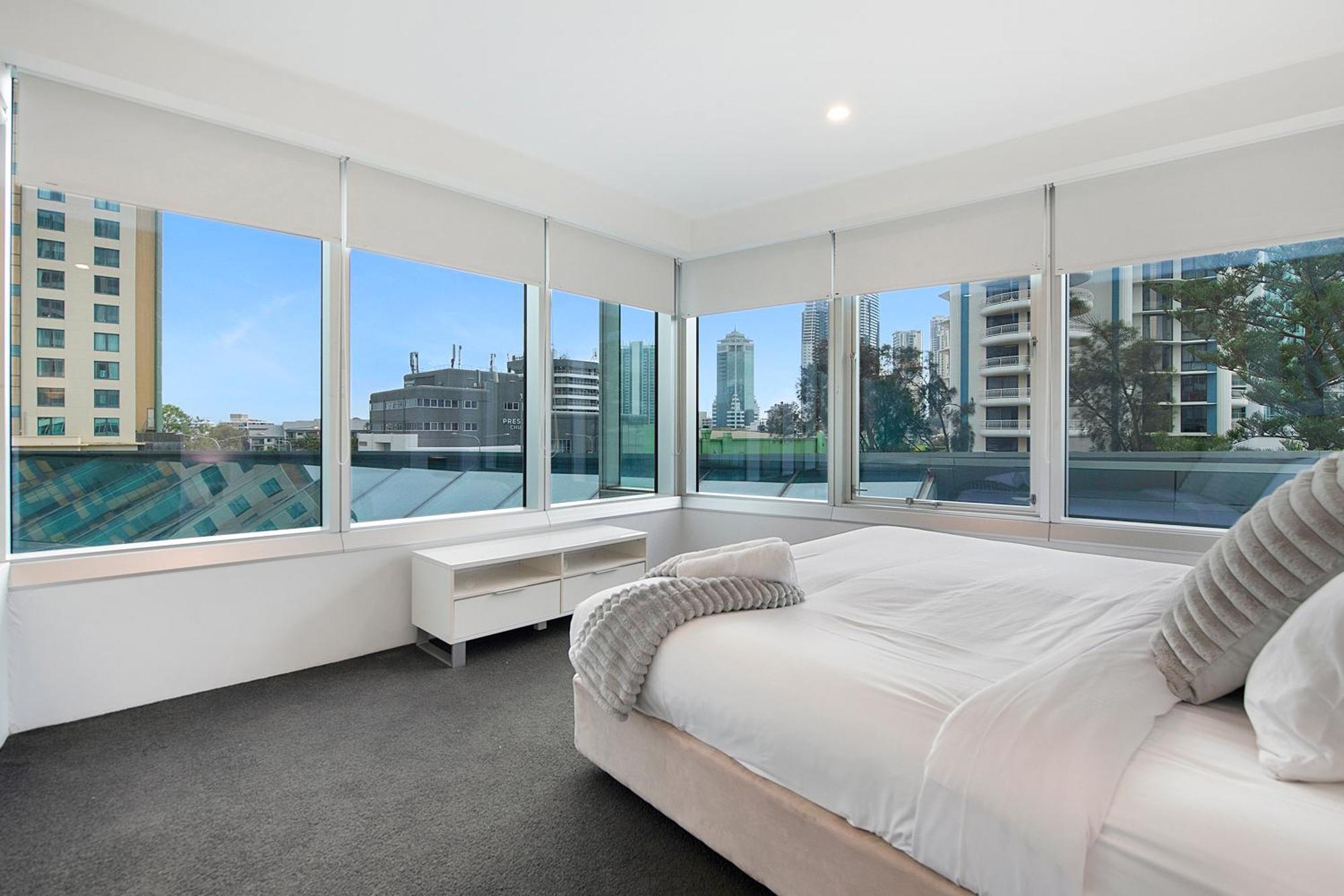 Q Tower At Surfers Paradise - From Level 3 - Private & Self Contained Apartment Gold Coast