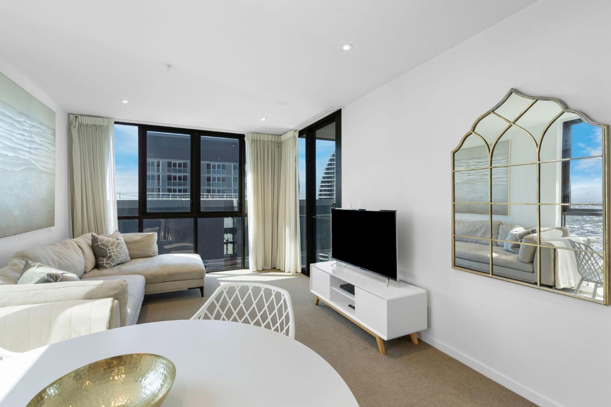 Broadbeach 2b2b Free Parking *