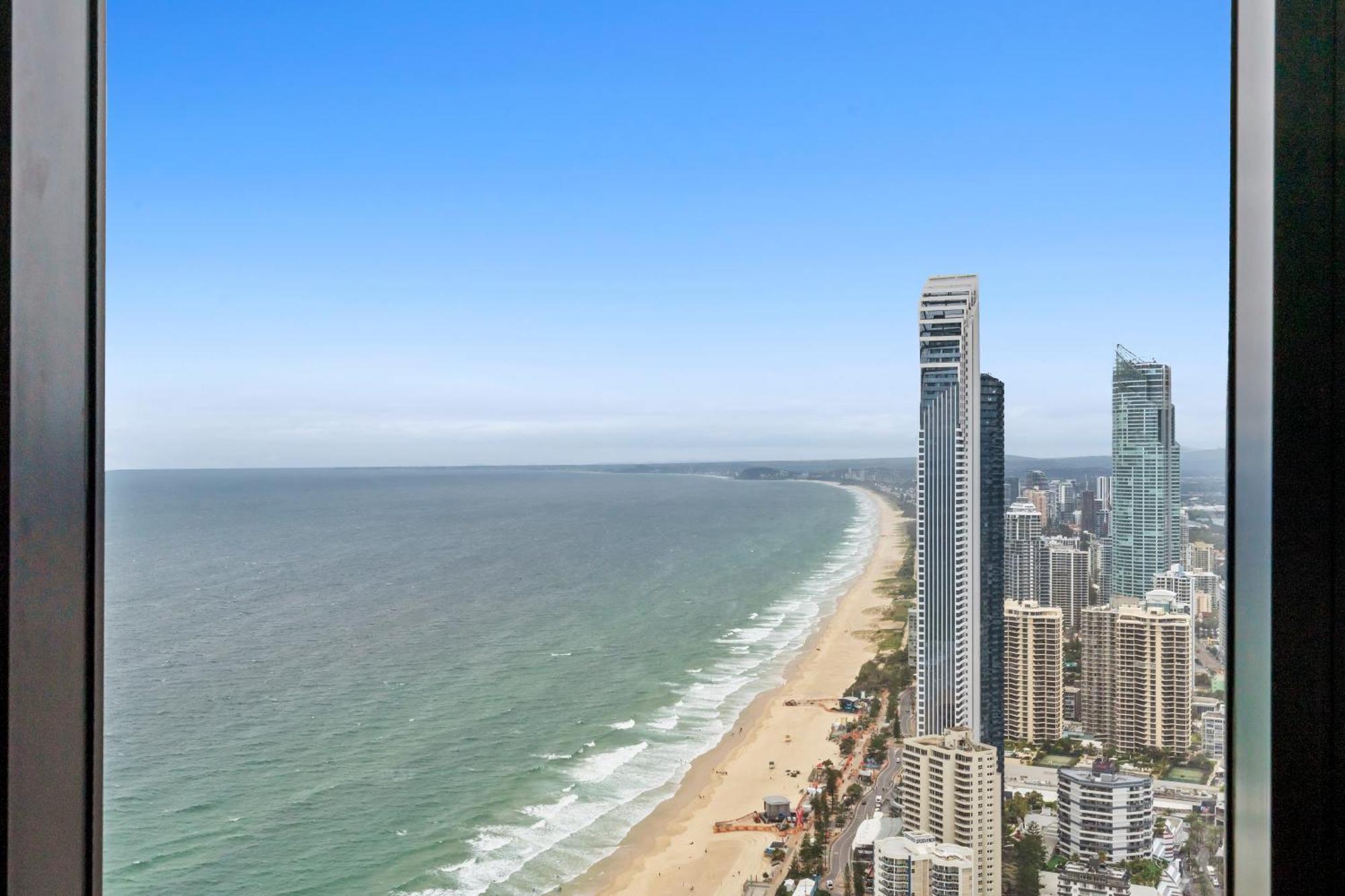 Surfers Paradise New Beachfront Apartment *