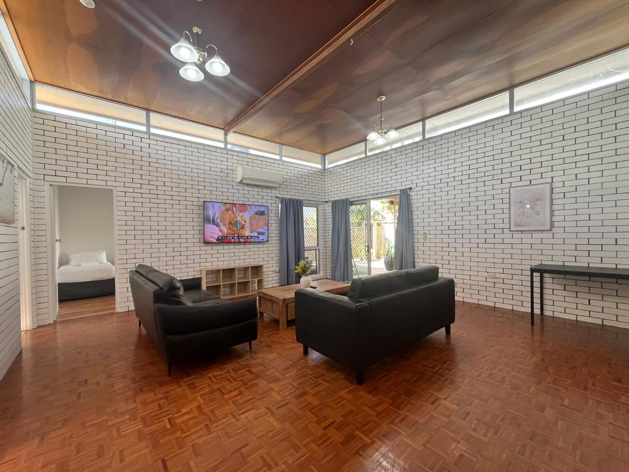 Browns Broadbeach Motel