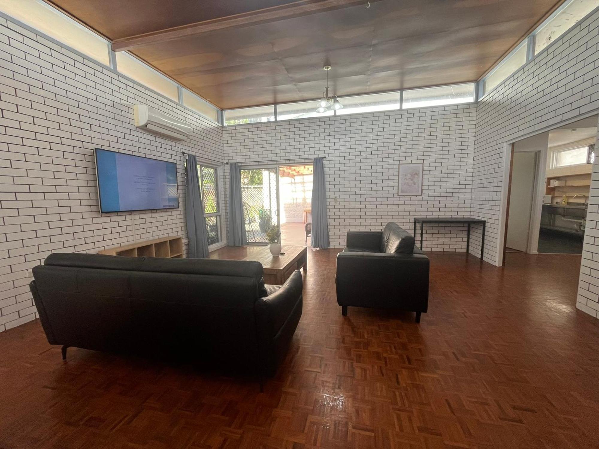 Browns Broadbeach Motel