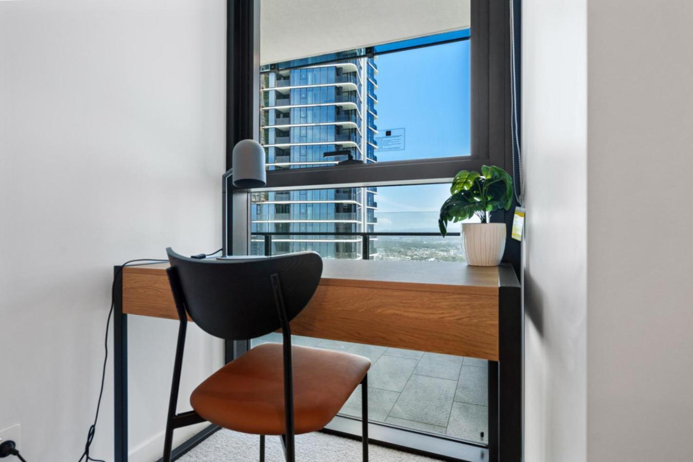 The Horizon - New 43f Broadbeach Lux 2br With Pool Gym Netflix Apartment *