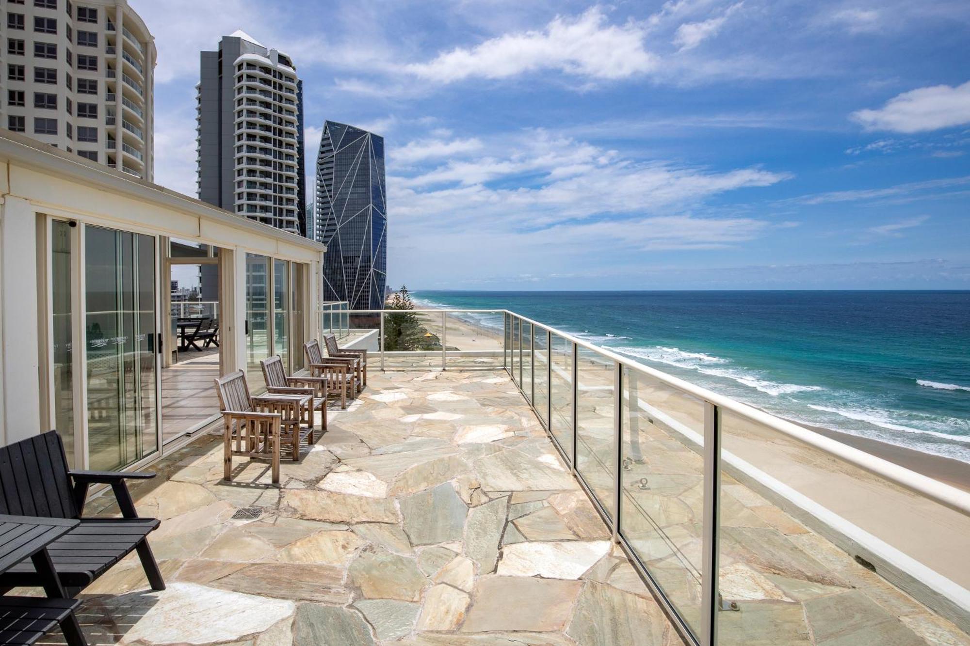 Viscount On The Gold Coast