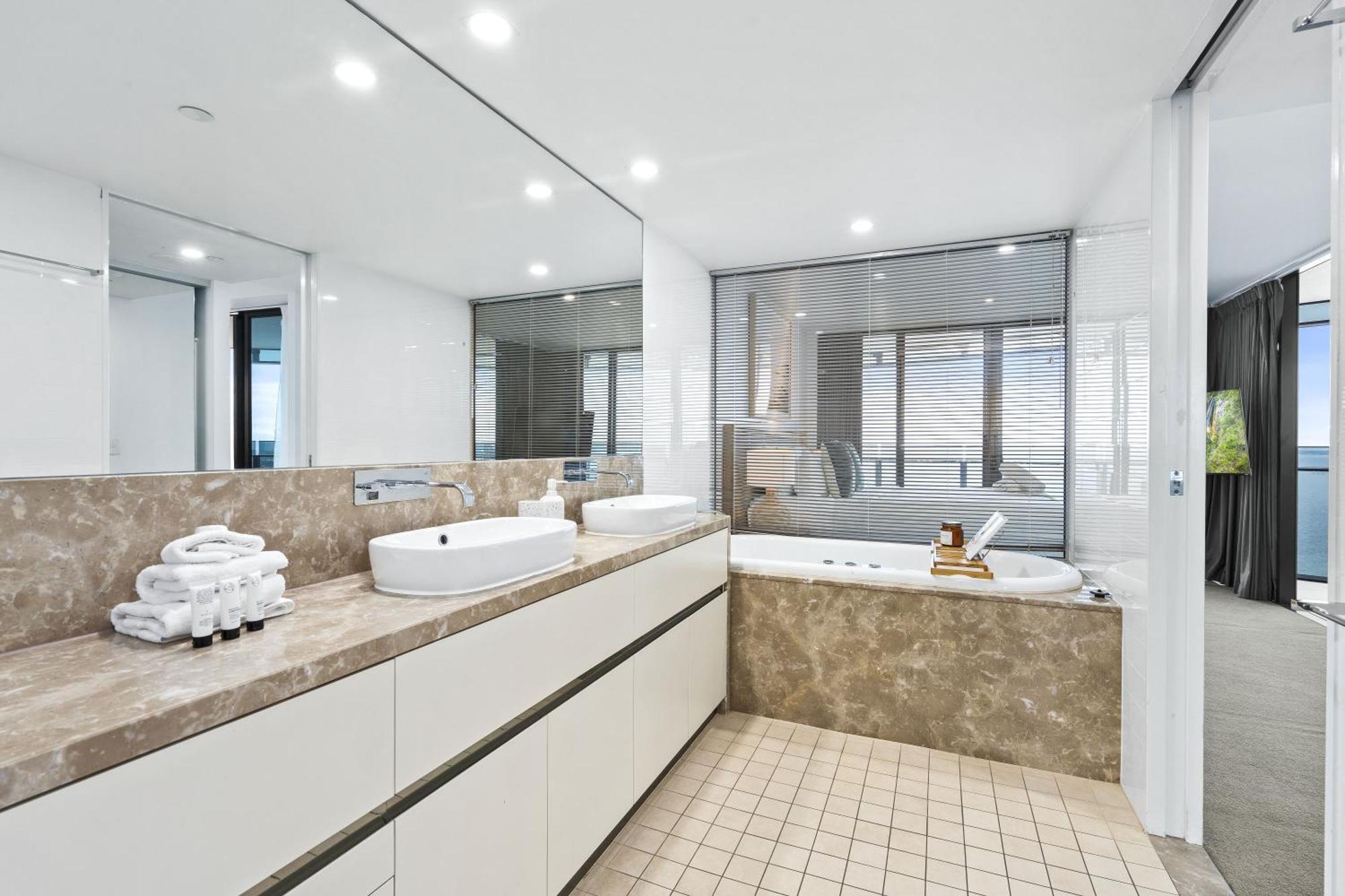 Soul - 3 Bedroom Sky View Unit - Q Apartment