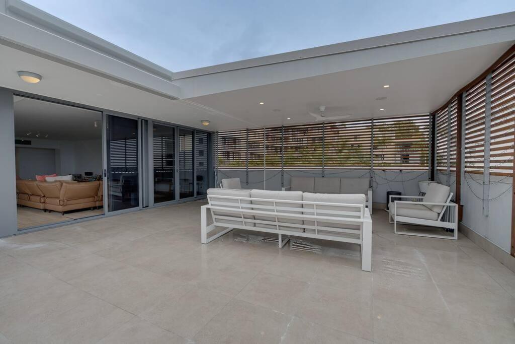 Private Rooftop Beachside 3-bed With Pool Apartamento