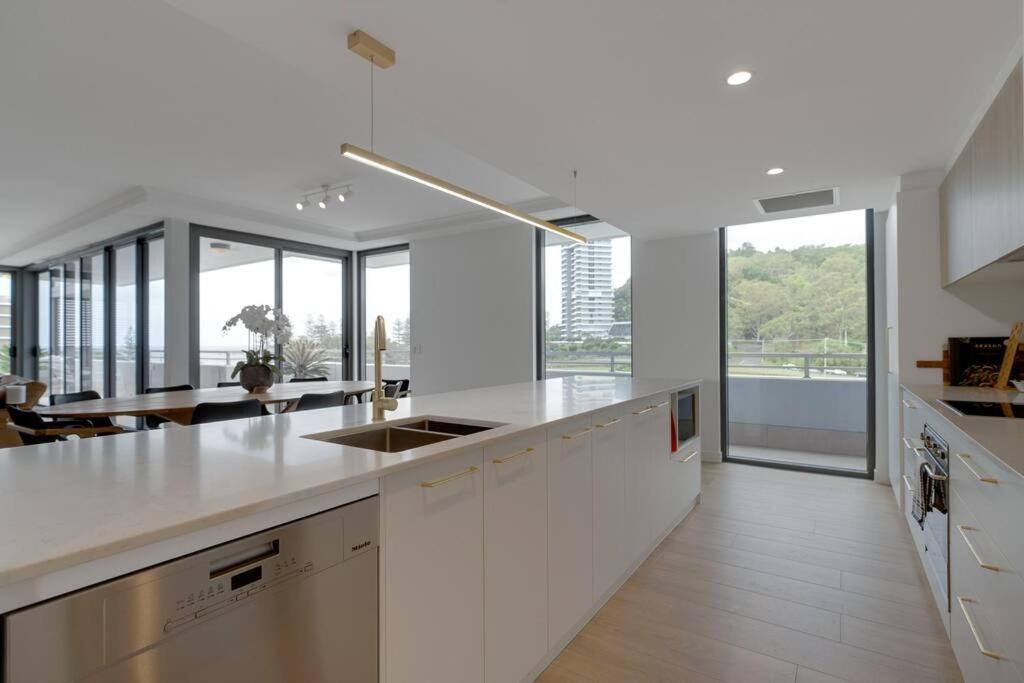 Apartamento Private Rooftop Beachside 3-bed With Pool *