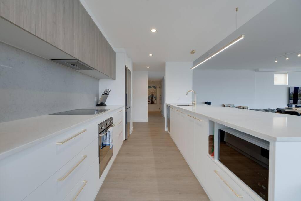 Private Rooftop Beachside 3-bed With Pool