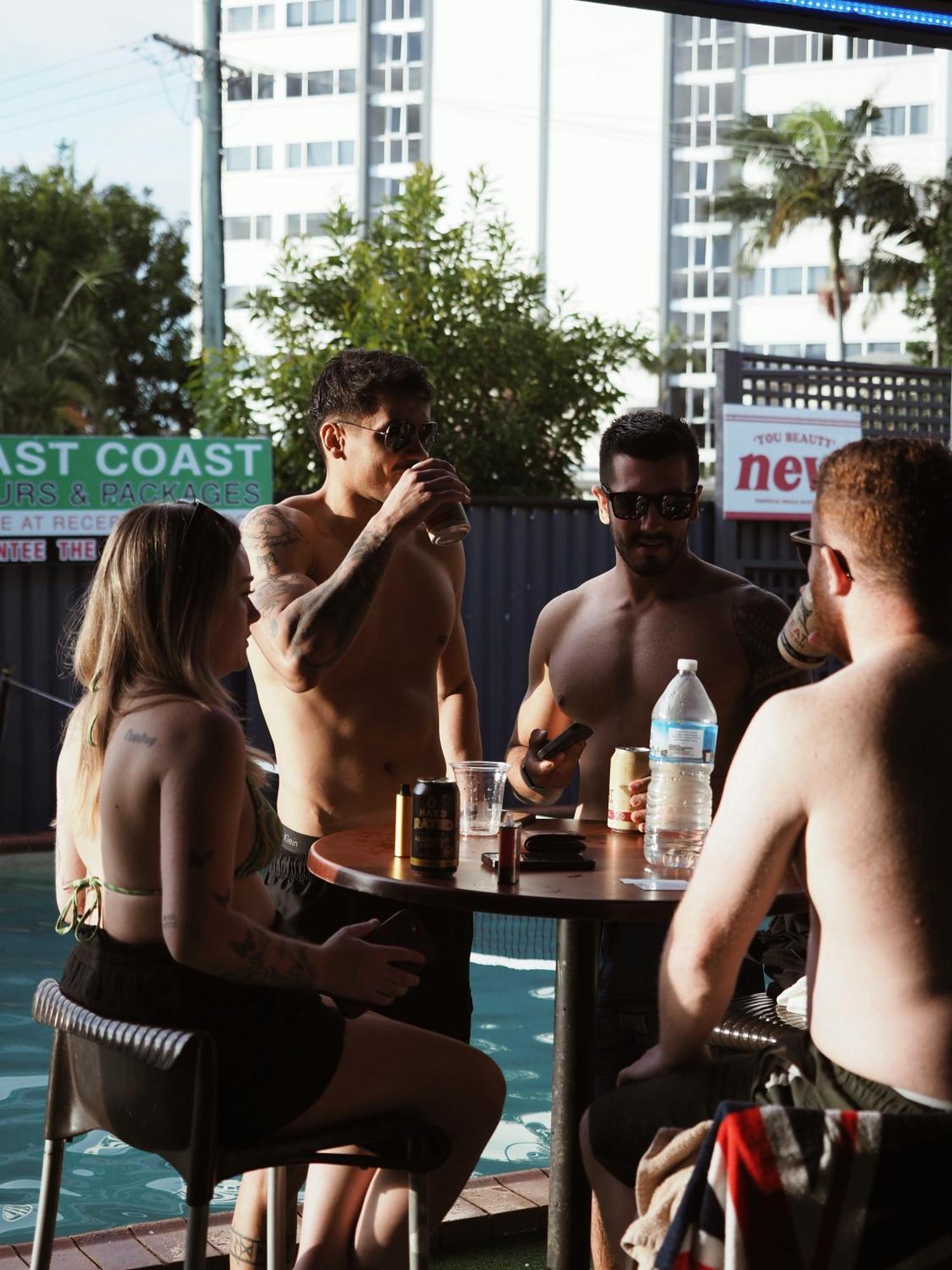 Backpackers In Paradise 18-35