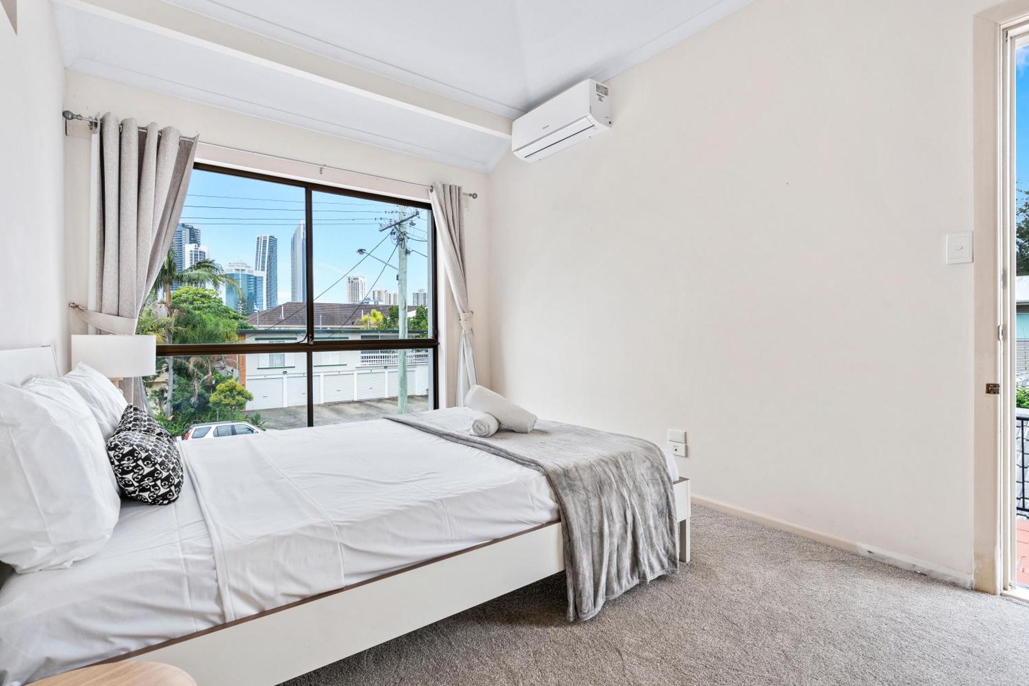 Perfect Waterfront Escape In Surfers Paradise Holiday home *