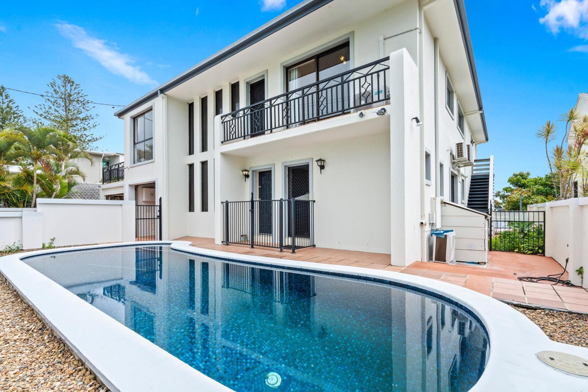 Perfect Waterfront Escape In Surfers Paradise Gold Coast
